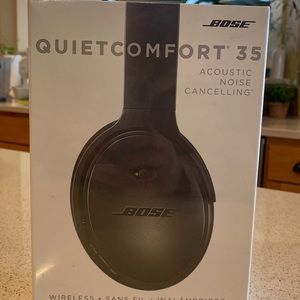 New, sealed Bose quiet comfort 35 acoustic noise cancelling headphones